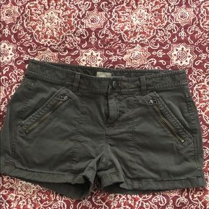 Hinge (Nordstrom brand) army green short. EUC